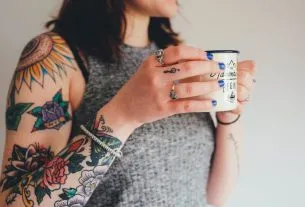 Tatuagem de flor: conheça os significados e veja 53 ideias