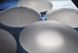 Breast implants with the lowest level of complications